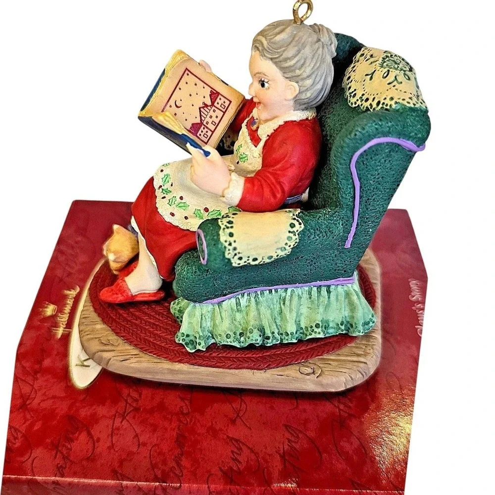 Vintage Hallmark 1997 Mrs. Claus's Story KOC Studio Edition‎ Christmas Ornament